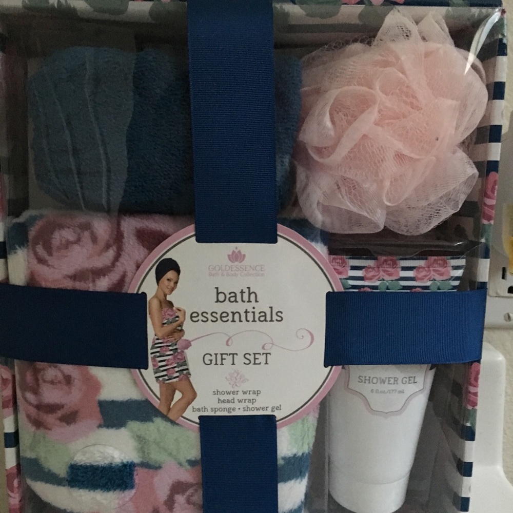 Bath essentials gift set